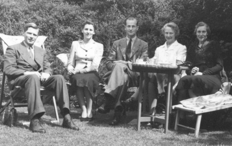 Morgan, Moira, Morgan's cousin Niels Collett, Ida Collett, and Morgan's mother Nora Man, Ida's sister.
