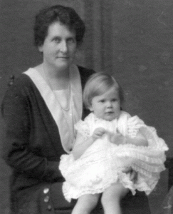 Annie (Bennet) Cran with her Granddaughter Allwynne Reis
